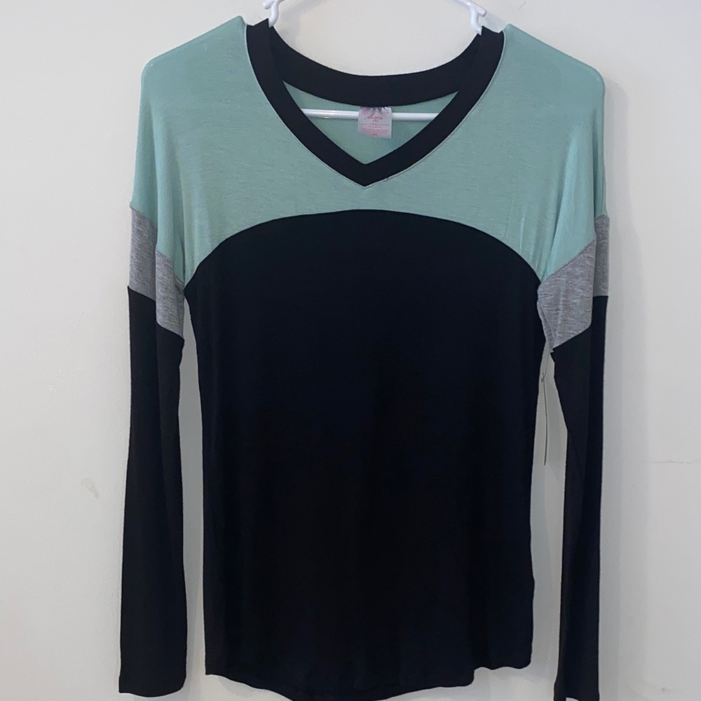 5/$25 No Boundaries Black Long Sleeve Tee Size XS